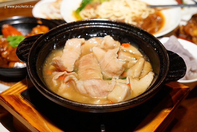 新唐人御品豬腳┃台中北屯美食：平價用心的復古美食，冬天限定湯品鍋鍋$139元新上市，2017春節年菜熱情預約中 @飛天璇的口袋