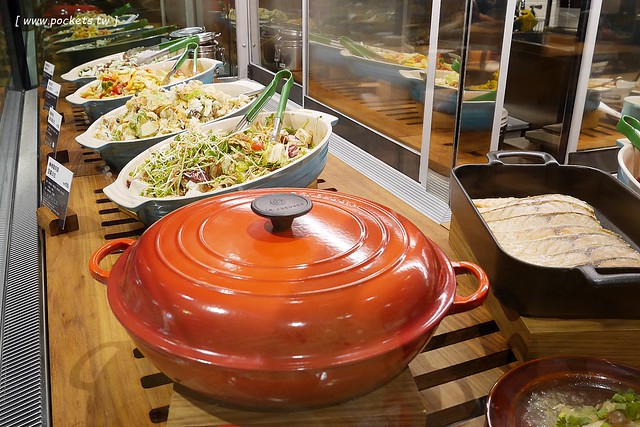 MUJI無印良品生活研究所台中旗艦店┃台中西屯美食：Caf&eacute; & Meal MUJI在台中新光三越，簡單又天然的餐點，結合美食餐點和商店購物 @飛天璇的口袋