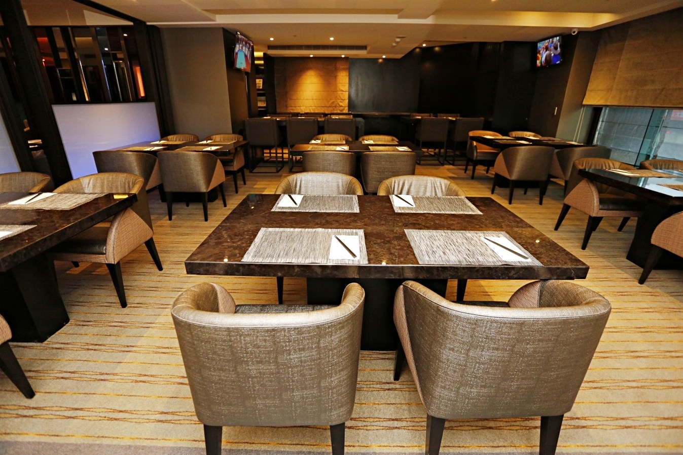 天閣酒店┃台中住宿推薦：低調奢華風展現不同的品味，鄰近台中公益路和草悟道商圈，附近商店餐廳林立生活機能超方便 @飛天璇的口袋