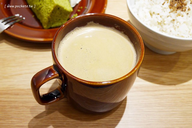 MUJI無印良品生活研究所台中旗艦店┃台中西屯美食：Caf&eacute; & Meal MUJI在台中新光三越，簡單又天然的餐點，結合美食餐點和商店購物 @飛天璇的口袋