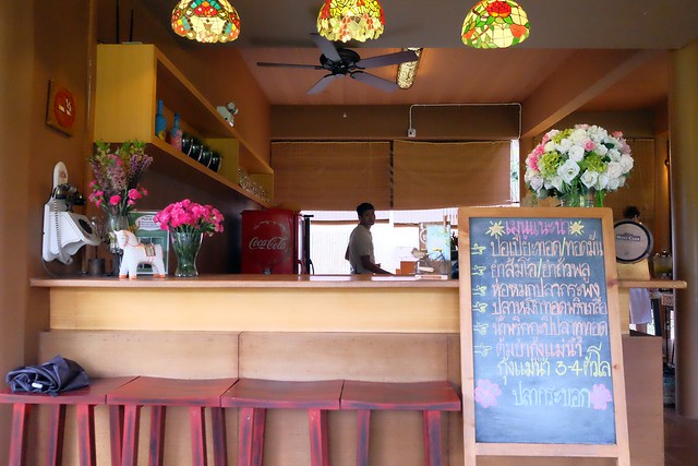 泰國安帕瓦｜Asita Eco Resort 阿希塔生態度假村｜以環保為主的綠色飯店，享受緊鄰河畔的小木屋風情 @飛天璇的口袋