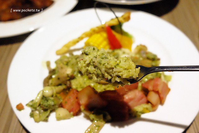 巴里義式餐廳 Bari┃台中南屯美食：公益路商圈新餐廳，適合公司家庭聚餐，推薦隱藏版烤雞鮮嫩多汁 @飛天璇的口袋