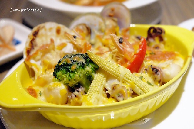 巴里義式餐廳 Bari┃台中南屯美食：公益路商圈新餐廳，適合公司家庭聚餐，推薦隱藏版烤雞鮮嫩多汁 @飛天璇的口袋