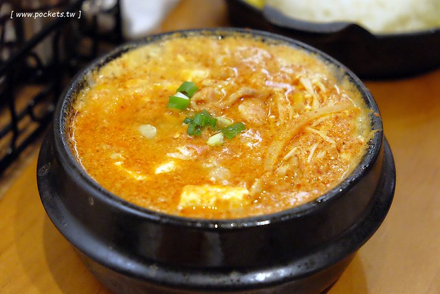 【台中北區】北村豆腐家，重現百年韓屋味道，小菜5種可以免費續，還有多樣韓國國民排隊美食，中友百貨C棟B3 @飛天璇的口袋