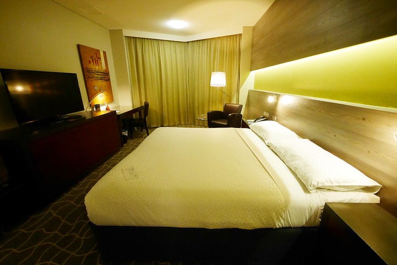 澳洲珀斯｜Four Points By Sheraton 福朋喜來登飯店，珀斯體育館正對面，隔壁有便利商店 @飛天璇的口袋