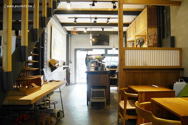 Kusabi+ Cafe.Craft.Casa┃台中北區美食：隱身於篤行國小巷弄間，老宅改建咖啡館，淡淡的日式氛圍，有附插座和免費WiFi @飛天璇的口袋