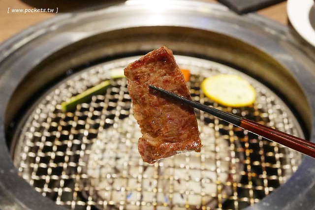 燒肉風間 Kazama┃台中公益路美食：期間限定哈利波特活動，華麗新年晚宴三人套餐足夠四人使用，打卡送密函享餐點優惠 @飛天璇的口袋