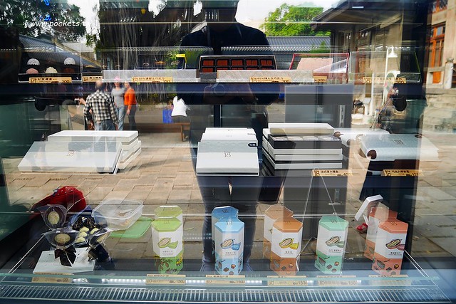 18度C巧克力工房┃台中西區美食：不會輸給世界第二好吃的冰淇淋菠蘿油包，使用堂本麵包和18度C巧克力工房的冰淇淋，台中刑武所演武場散策美食 @飛天璇的口袋