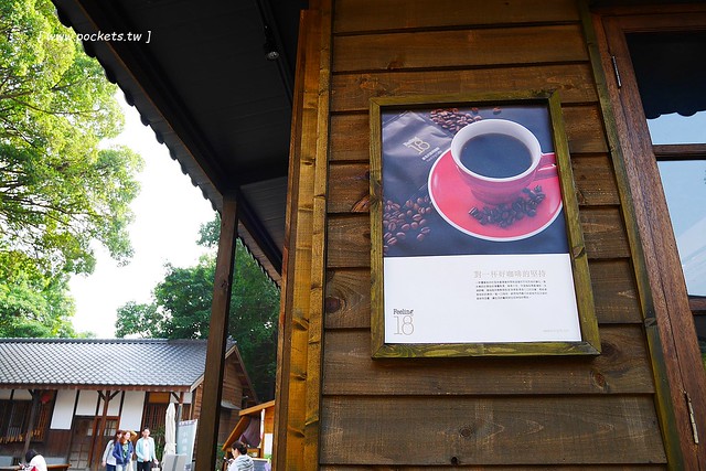 18度C巧克力工房┃台中西區美食：不會輸給世界第二好吃的冰淇淋菠蘿油包，使用堂本麵包和18度C巧克力工房的冰淇淋，台中刑武所演武場散策美食 @飛天璇的口袋