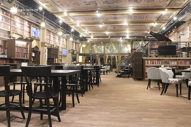 新天地西洋博物館｜充滿文藝復興氛圍的圖書館，新天地餐廳馥樂詩輕食 @飛天璇的口袋