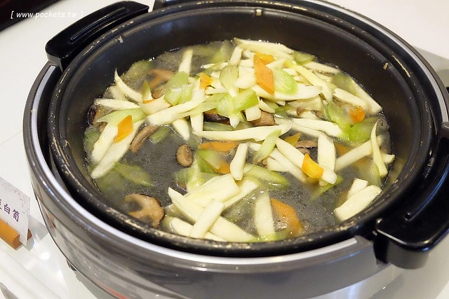 陶然左岸蔬食百匯吃到飽｜380元吃到飽，義大利illy咖啡、阿里山桃喜紅茶、樂活蛋、信豐農場紅藜麥&hellip;嚴選食材，蔬食也可以兼具健康與美味 @飛天璇的口袋