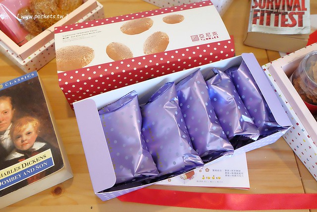 亞尼克台中旗艦店┃台中西區美食：座落在美術館綠園道旁，生乳捲、地瓜酥、喜Q餅年節伴手禮一網打盡，二樓還有自主DIY體驗專區 @飛天璇的口袋