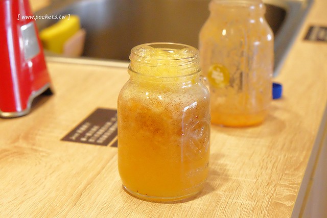 亞尼克台中旗艦店┃台中西區美食：座落在美術館綠園道旁，生乳捲、地瓜酥、喜Q餅年節伴手禮一網打盡，二樓還有自主DIY體驗專區 @飛天璇的口袋