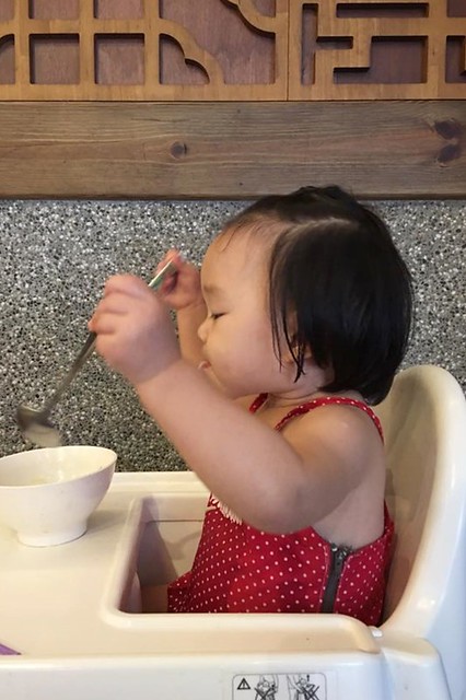 新唐人御品豬腳┃台中北屯美食：平價用心的復古美食，冬天限定湯品鍋鍋$139元新上市，2017春節年菜熱情預約中 @飛天璇的口袋