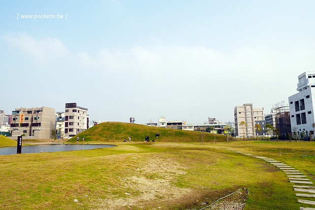 台中嘉明湖┃台中旅遊景點：南屯綠美化人工湖，IG熱門打卡景點天使的眼淚，網友稱讚台中嘉明湖、台中月牙灣 @飛天璇的口袋