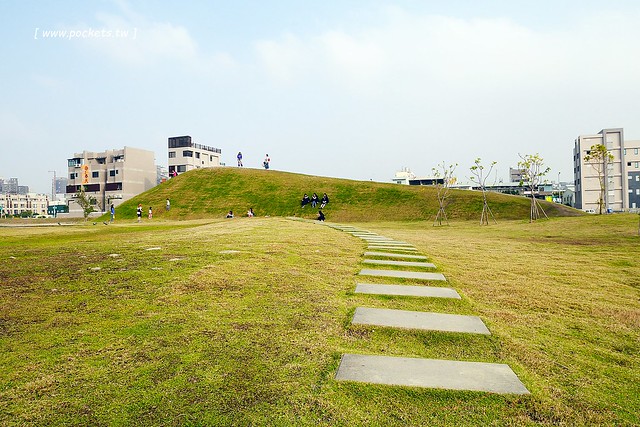 台中嘉明湖┃台中旅遊景點：南屯綠美化人工湖，IG熱門打卡景點天使的眼淚，網友稱讚台中嘉明湖、台中月牙灣 @飛天璇的口袋