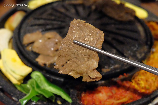 滋滋咕嚕쩝쩝꿀꺽韓式烤肉專門店┃台中西區美食：藝人納豆開的韓式烤肉店，位於勤美綠園道旁邊，環境不錯服務很好 @飛天璇的口袋