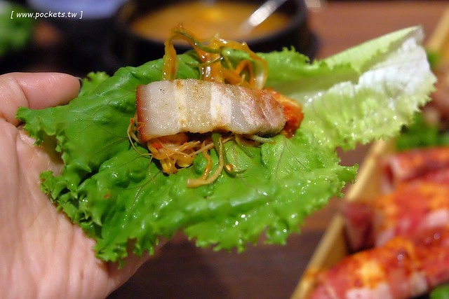 滋滋咕嚕쩝쩝꿀꺽韓式烤肉專門店┃台中西區美食：藝人納豆開的韓式烤肉店，位於勤美綠園道旁邊，環境不錯服務很好 @飛天璇的口袋