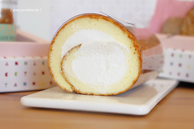 亞尼克台中旗艦店┃台中西區美食：座落在美術館綠園道旁，生乳捲、地瓜酥、喜Q餅年節伴手禮一網打盡，二樓還有自主DIY體驗專區 @飛天璇的口袋