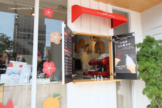 亞尼克台中旗艦店┃台中西區美食：座落在美術館綠園道旁，生乳捲、地瓜酥、喜Q餅年節伴手禮一網打盡，二樓還有自主DIY體驗專區 @飛天璇的口袋