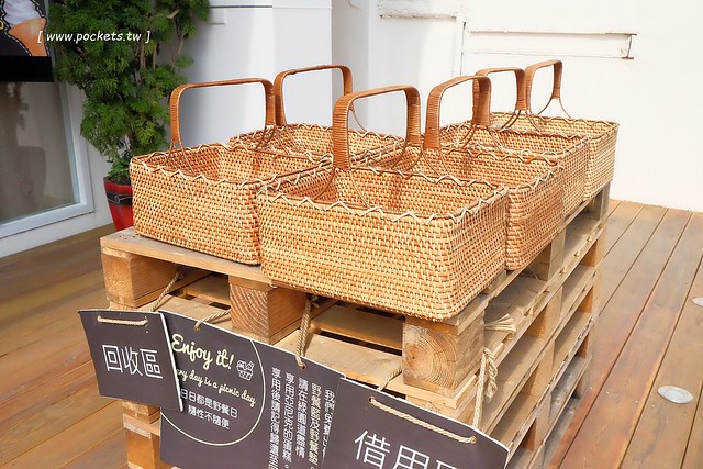 亞尼克台中旗艦店┃台中西區美食：座落在美術館綠園道旁，生乳捲、地瓜酥、喜Q餅年節伴手禮一網打盡，二樓還有自主DIY體驗專區 @飛天璇的口袋