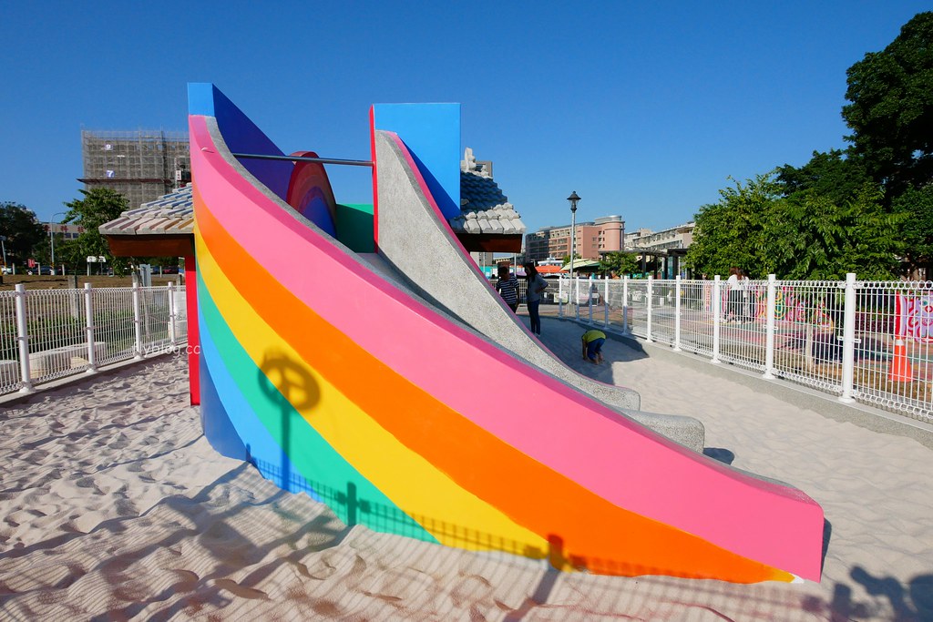 彩虹眷村┃台中景點：知名旅遊雜誌選為世界的秘密奇跡，可愛夢幻版的彩繪童話世界 @飛天璇的口袋