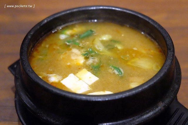 滋滋咕嚕쩝쩝꿀꺽韓式烤肉專門店┃台中西區美食：藝人納豆開的韓式烤肉店，位於勤美綠園道旁邊，環境不錯服務很好 @飛天璇的口袋