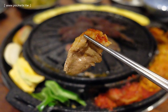 滋滋咕嚕쩝쩝꿀꺽韓式烤肉專門店┃台中西區美食：藝人納豆開的韓式烤肉店，位於勤美綠園道旁邊，環境不錯服務很好 @飛天璇的口袋