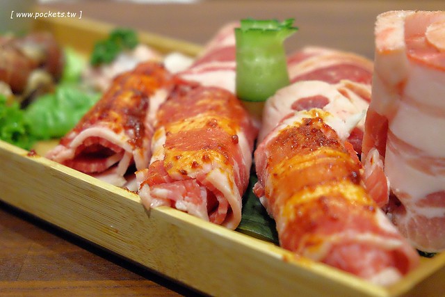 滋滋咕嚕쩝쩝꿀꺽韓式烤肉專門店┃台中西區美食：藝人納豆開的韓式烤肉店，位於勤美綠園道旁邊，環境不錯服務很好 @飛天璇的口袋