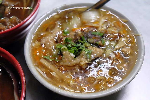 台中豐原｜豐原排骨麵店，向陽路上老字號排骨麵，豐原在地人推薦的好味道，肉排麵超大塊一份 @飛天璇的口袋