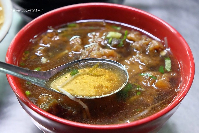 台中豐原｜豐原排骨麵店，向陽路上老字號排骨麵，豐原在地人推薦的好味道，肉排麵超大塊一份 @飛天璇的口袋