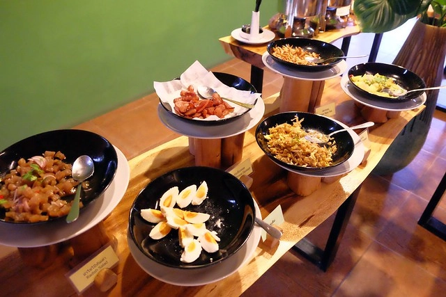 泰國安帕瓦｜Asita Eco Resort 阿希塔生態度假村｜以環保為主的綠色飯店，享受緊鄰河畔的小木屋風情 @飛天璇的口袋