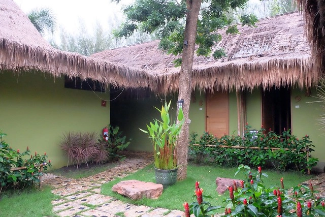 泰國安帕瓦｜Asita Eco Resort 阿希塔生態度假村｜以環保為主的綠色飯店，享受緊鄰河畔的小木屋風情 @飛天璇的口袋