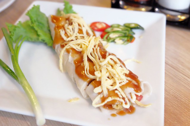 泰國曼谷｜Krua Mae Sri Ruen｜泰國必吃的米粉湯、打拋豬、炒河粉一網打盡，在地人帶路吃好料，餐點美味又平價 @飛天璇的口袋