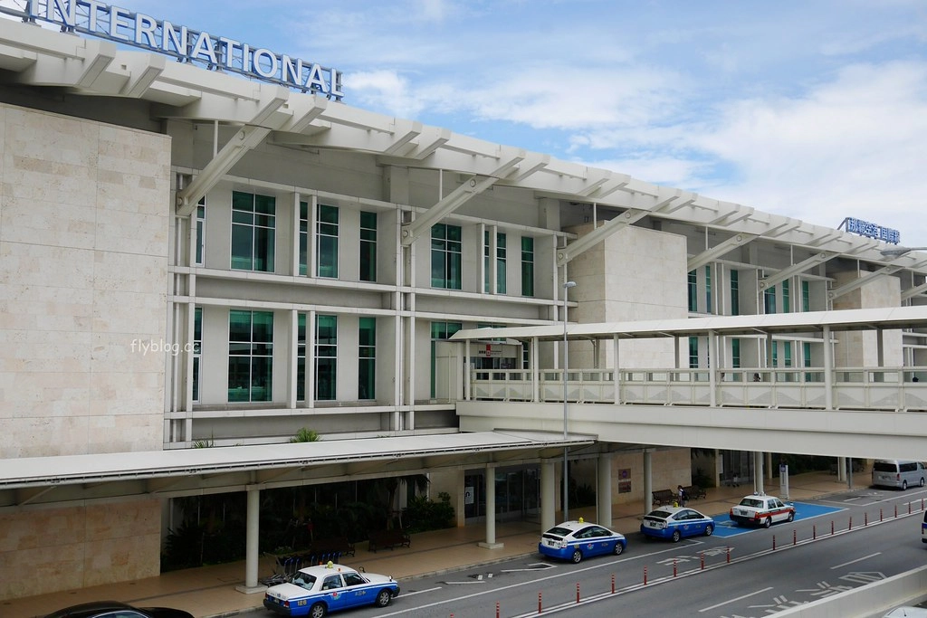 日本沖繩｜Cremia 克雷米爾．那霸機場離境前花光日幣，來一支北海道戀人霜淇淋 @飛天璇的口袋