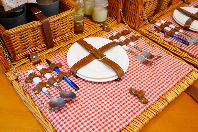 台中新社｜緩慢尋路香草House．住在薰衣草森林裡享受大自然，晚上觀賞夜間童話旋轉木馬 @飛天璇的口袋