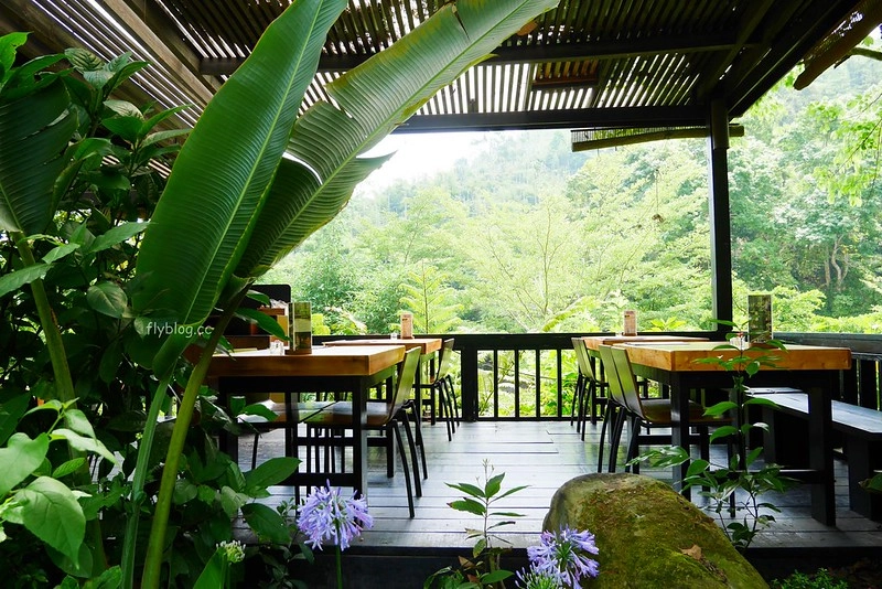 台中新社｜緩慢尋路香草House．住在薰衣草森林裡享受大自然，晚上觀賞夜間童話旋轉木馬 @飛天璇的口袋