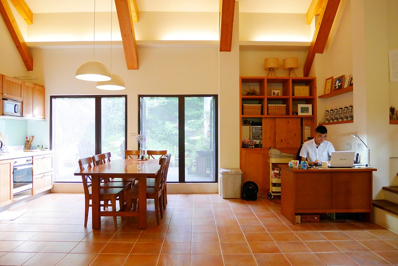 台中新社｜緩慢尋路香草House．住在薰衣草森林裡享受大自然，晚上觀賞夜間童話旋轉木馬 @飛天璇的口袋