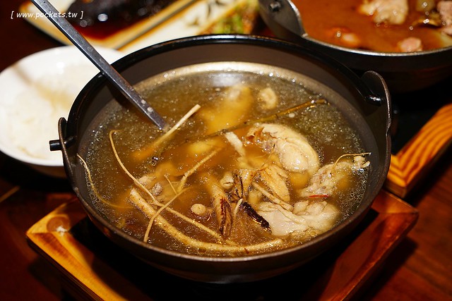 新唐人御品豬腳┃台中北屯美食：平價用心的復古美食，冬天限定湯品鍋鍋$139元新上市，2017春節年菜熱情預約中 @飛天璇的口袋