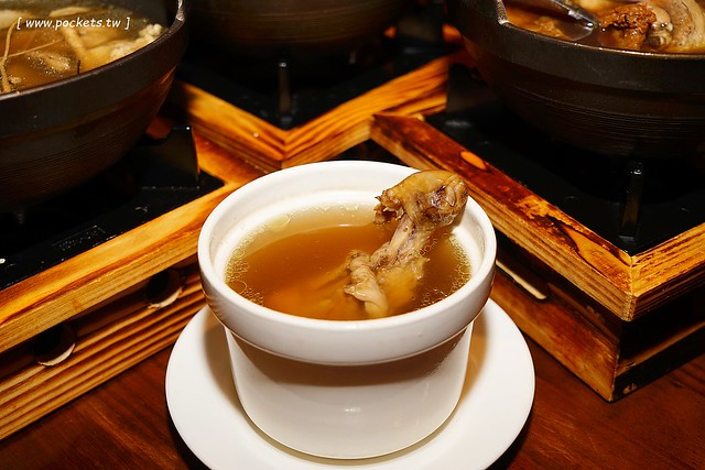 新唐人御品豬腳┃台中北屯美食：平價用心的復古美食，冬天限定湯品鍋鍋$139元新上市，2017春節年菜熱情預約中 @飛天璇的口袋