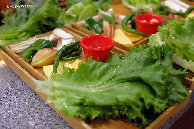 滋滋咕嚕쩝쩝꿀꺽韓式烤肉專門店┃台中西區美食：藝人納豆開的韓式烤肉店，位於勤美綠園道旁邊，環境不錯服務很好 @飛天璇的口袋