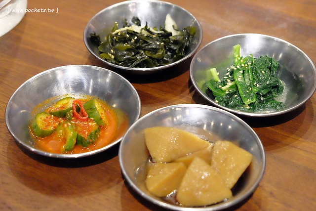 滋滋咕嚕쩝쩝꿀꺽韓式烤肉專門店┃台中西區美食：藝人納豆開的韓式烤肉店，位於勤美綠園道旁邊，環境不錯服務很好 @飛天璇的口袋