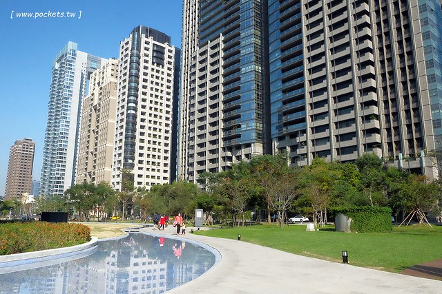 【台中西屯】台中國家歌劇院：伊東豊雄的現代建築，以自然為主題，結合劇院、商場、餐廳和空中花園 @飛天璇的口袋