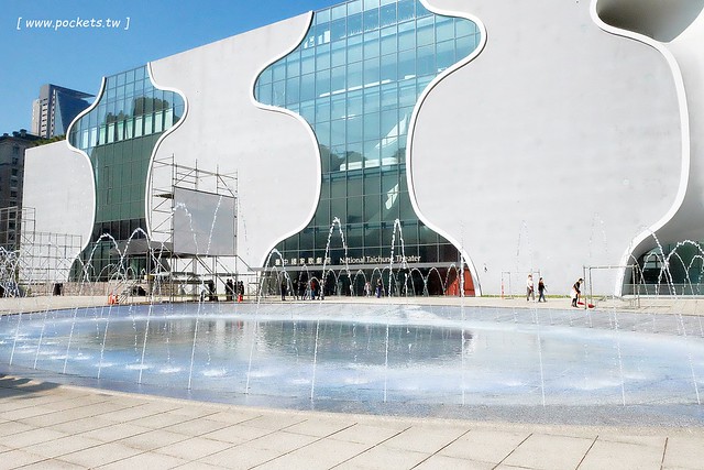 【台中西屯】台中國家歌劇院：伊東豊雄的現代建築，以自然為主題，結合劇院、商場、餐廳和空中花園 @飛天璇的口袋