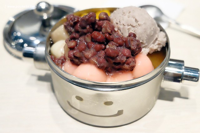 打鐵豆花｜用微笑便當盒盛裝的可愛豆花，營業9年後進駐台中中友百貨C棟B3，推薦湯圓QQ的很好吃 @飛天璇的口袋