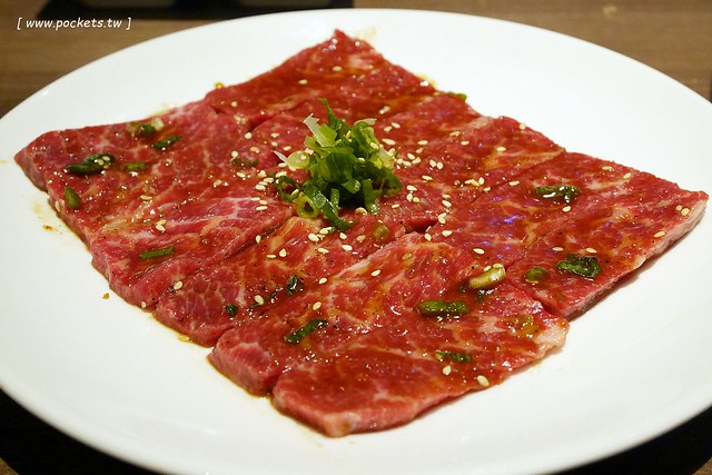 燒肉風間 Kazama┃台中公益路美食：期間限定哈利波特活動，華麗新年晚宴三人套餐足夠四人使用，打卡送密函享餐點優惠 @飛天璇的口袋