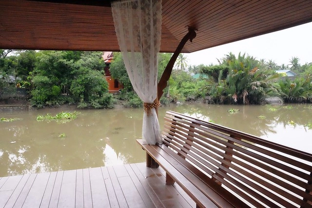 泰國安帕瓦｜Asita Eco Resort 阿希塔生態度假村｜以環保為主的綠色飯店，享受緊鄰河畔的小木屋風情 @飛天璇的口袋