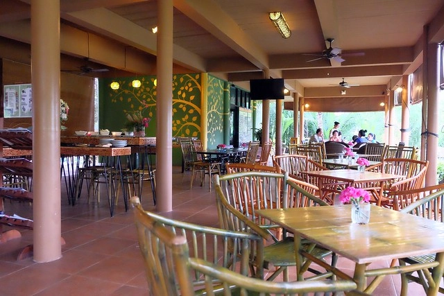 泰國安帕瓦｜Asita Eco Resort 阿希塔生態度假村｜以環保為主的綠色飯店，享受緊鄰河畔的小木屋風情 @飛天璇的口袋