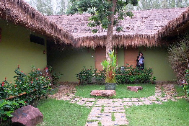 泰國安帕瓦｜Asita Eco Resort 阿希塔生態度假村｜以環保為主的綠色飯店，享受緊鄰河畔的小木屋風情 @飛天璇的口袋