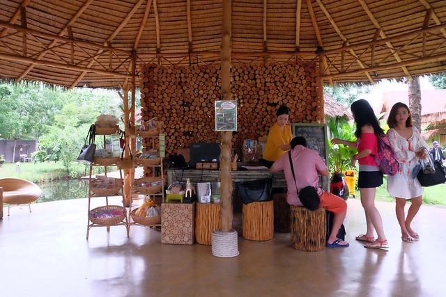 泰國安帕瓦｜Asita Eco Resort 阿希塔生態度假村｜以環保為主的綠色飯店，享受緊鄰河畔的小木屋風情 @飛天璇的口袋